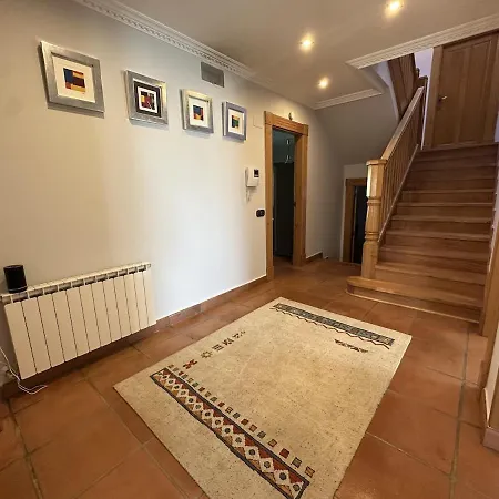 Villa Exclusiva Con Bosque Privado, Barbacoa Y Gran Jardin *